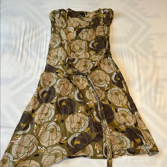 H&M Dresses & Skirts - H&M Olive and Beige Wrap Dress Size 4